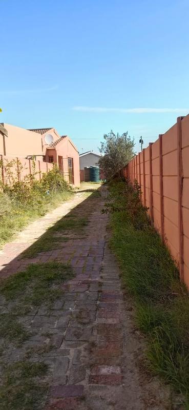 4 Bedroom Property for Sale in Ilitha Park Western Cape